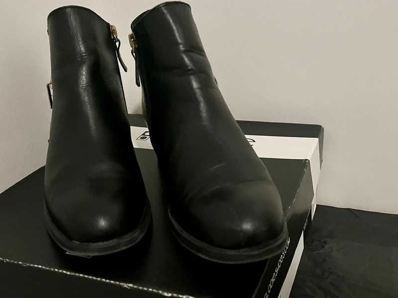 Bota em pele com tacão de 30mm