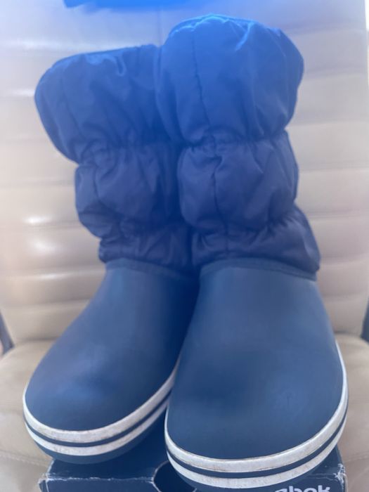 Сапожки Crocs.