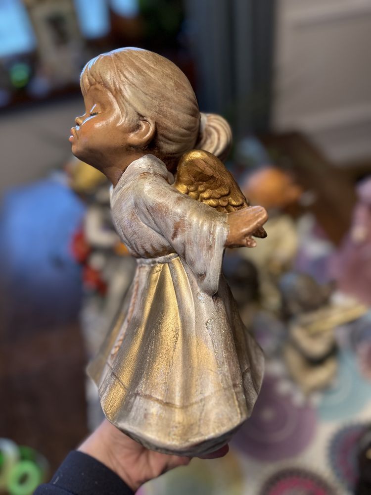 Figurka ceramiczna Anioł Aniołek buziaczek dziewczynka 732