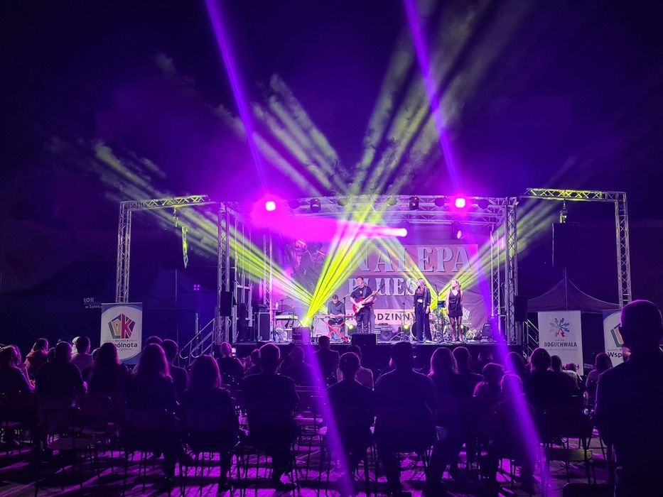 Scena mobilna 8x6 / oświetlenie / nagłośnienie / wynajem