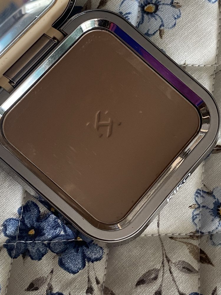 Пудра Kiko Skins Tone Powder foundation. Fond de teint en poubre