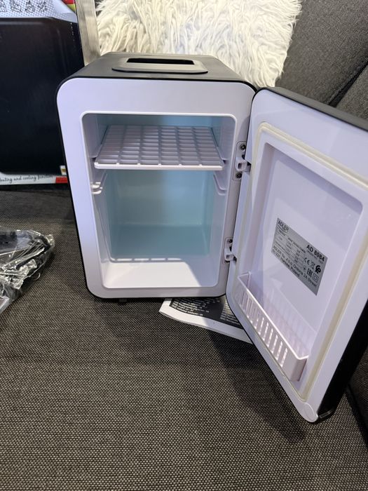 Mała lodówka turystyczna 4L