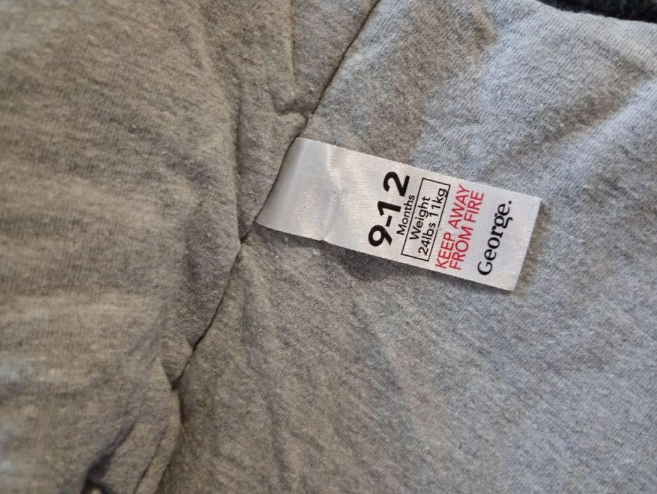 Płaszczyk George dla małego chłopca 9-12 mięs.