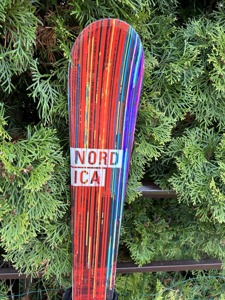 Narty Nordica z wiązaniami 138 cm