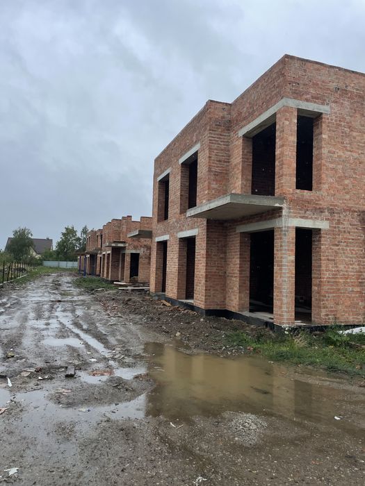 Якісний дуплекс зі зручною  локацією та асфальнованим підїздом