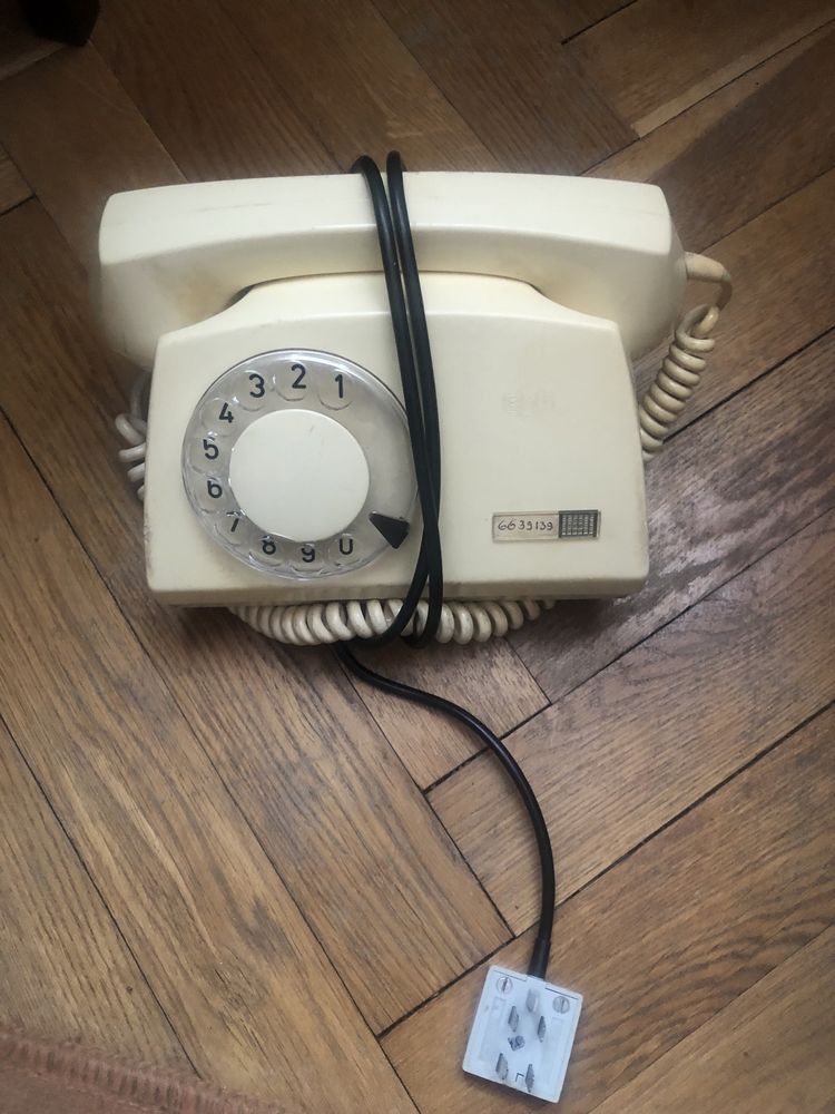 Telefon stacjonarny retro