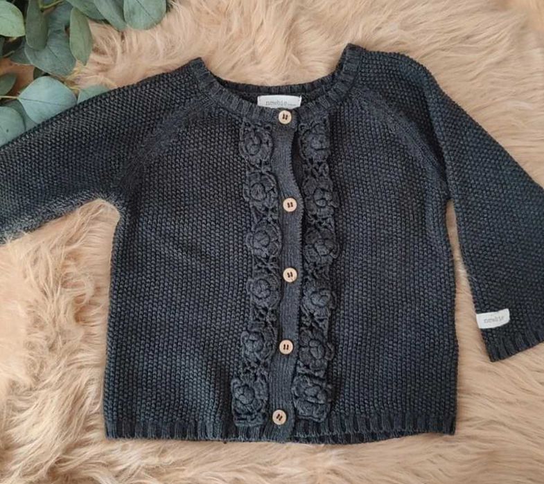 Dzianinowy sweterek Newbie