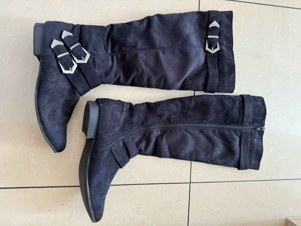Wysokie botki zamszowe