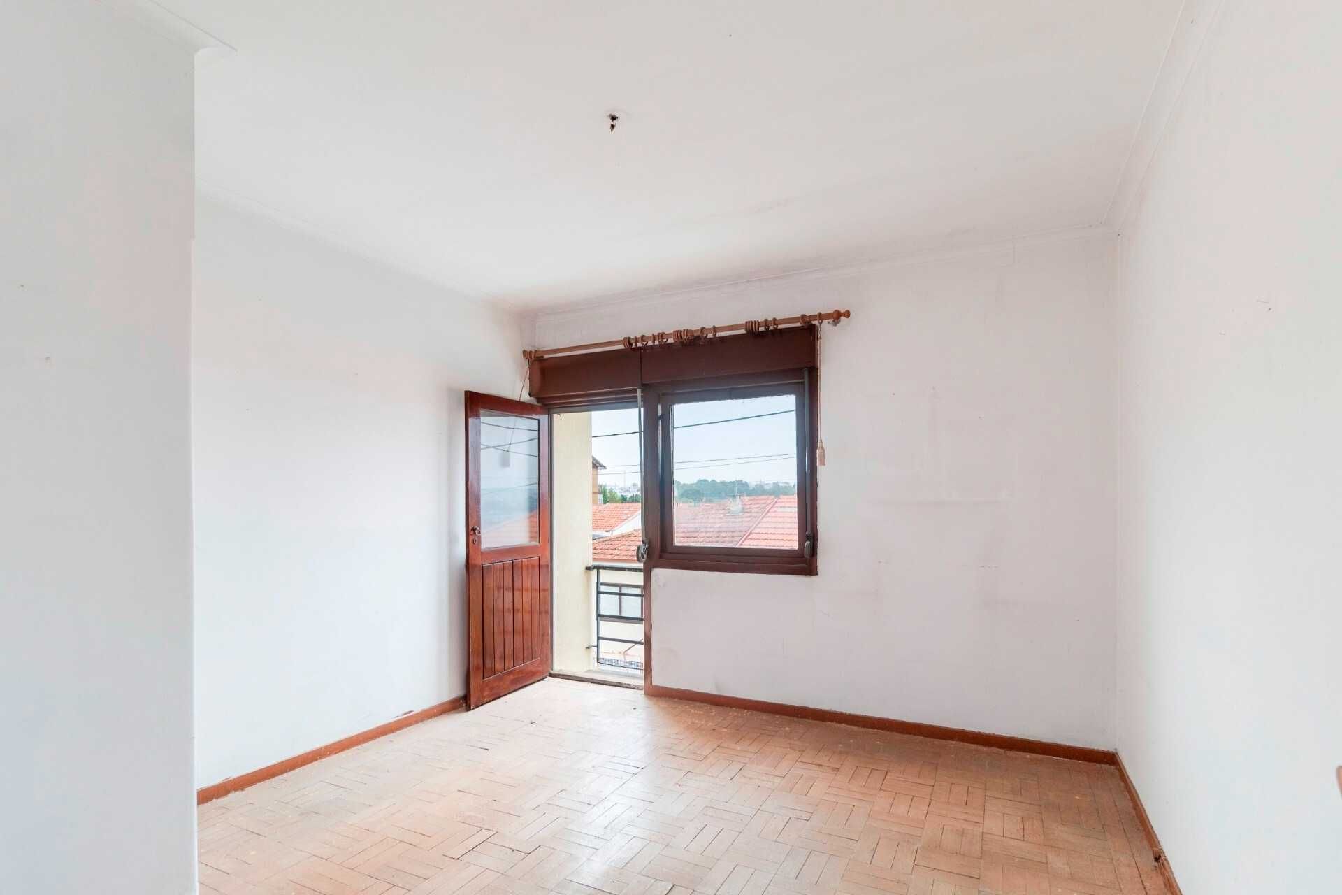 EXCELENTE - Moradia T2 para Restauro no Coração de Vila Nova de Gaia