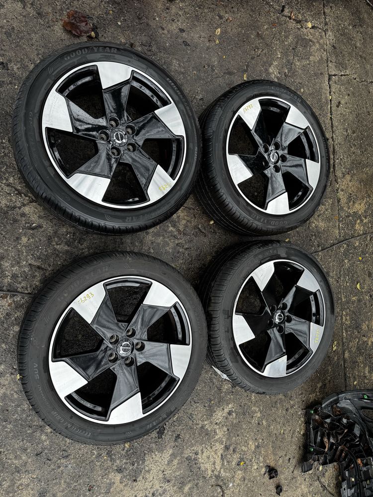 Felgi koła z oponami 245/45/19  5x108 volvo ex30 xc40