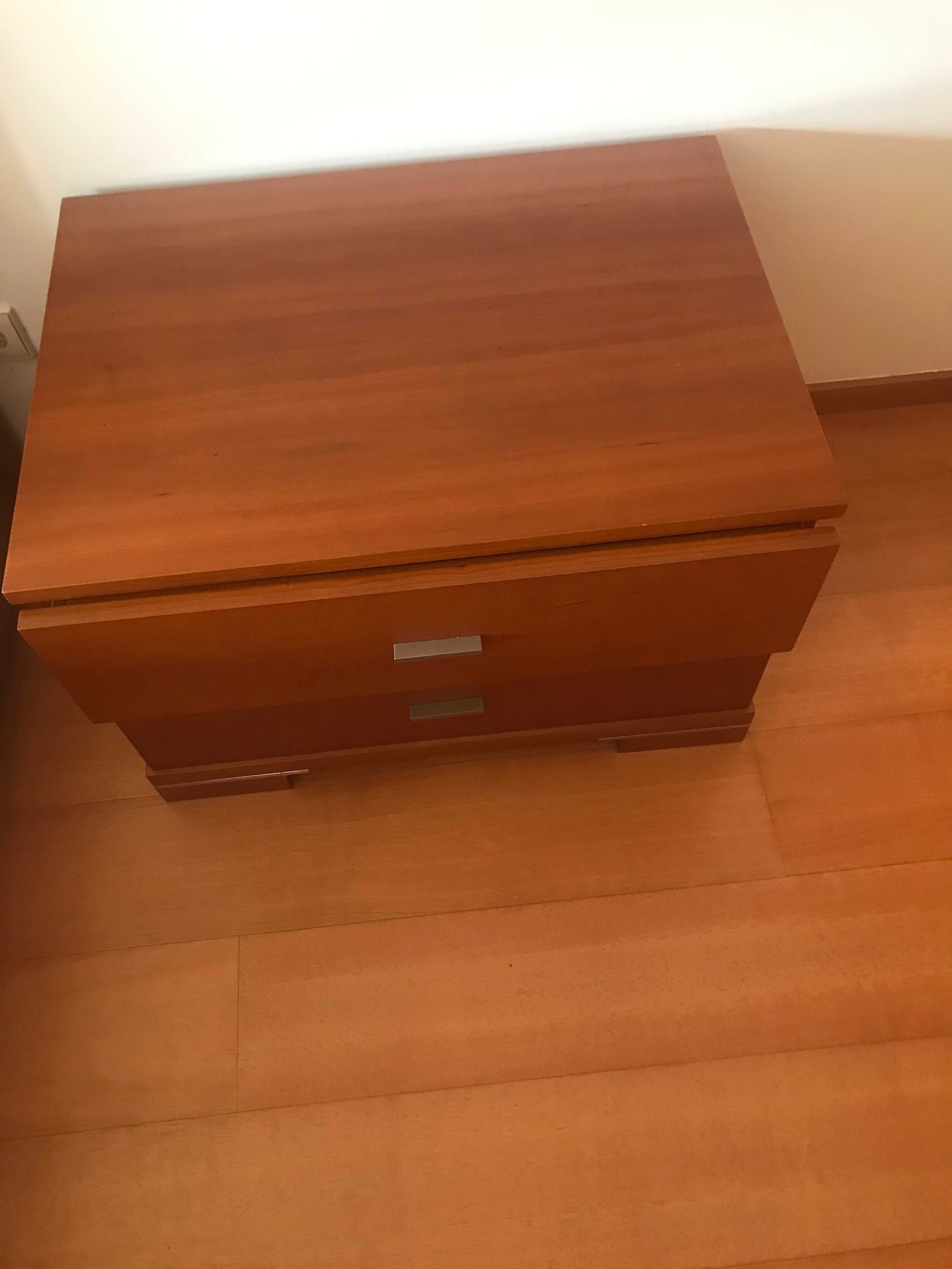 Mesinha de cabeceira