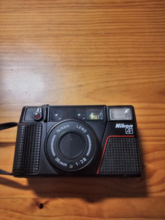 Máquina fotográfica Nikon p/ arranjo ou peças