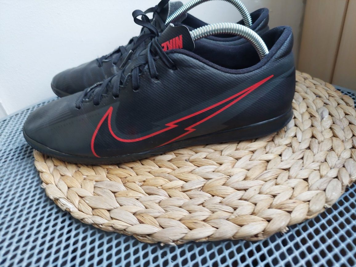 Buty Nike halówki piłka nożna