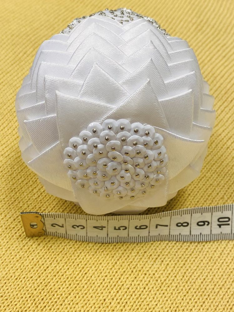 Duże wielkanocne jajko z cekinów i wstążki na styropianie 13cm