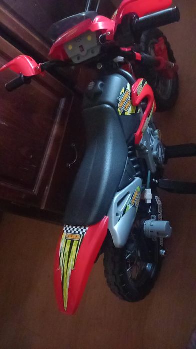 Vendo mota de criança