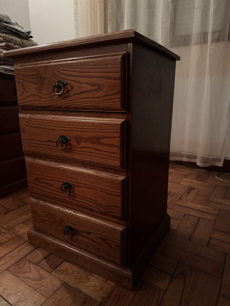 Cama casal + mesa cabeceira