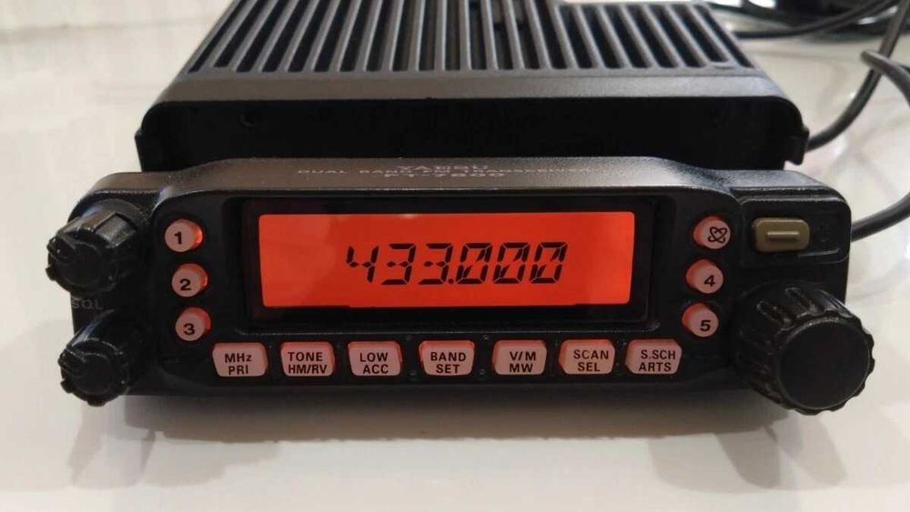 RADIO YAESU FT 8800 Dual Band