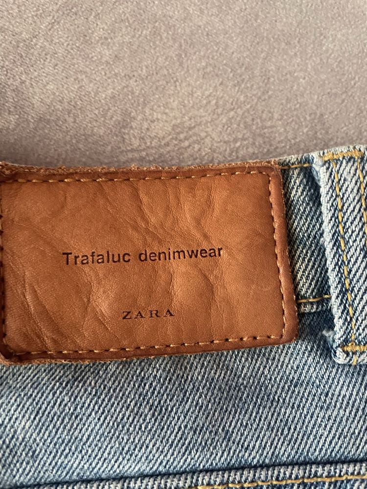 Шорти Zara.