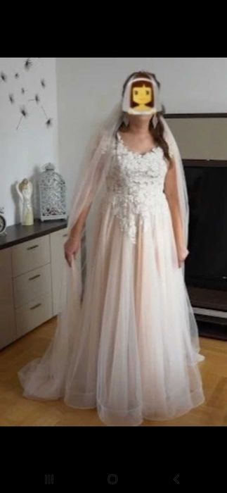 Suknia ślubna plus kolczyki