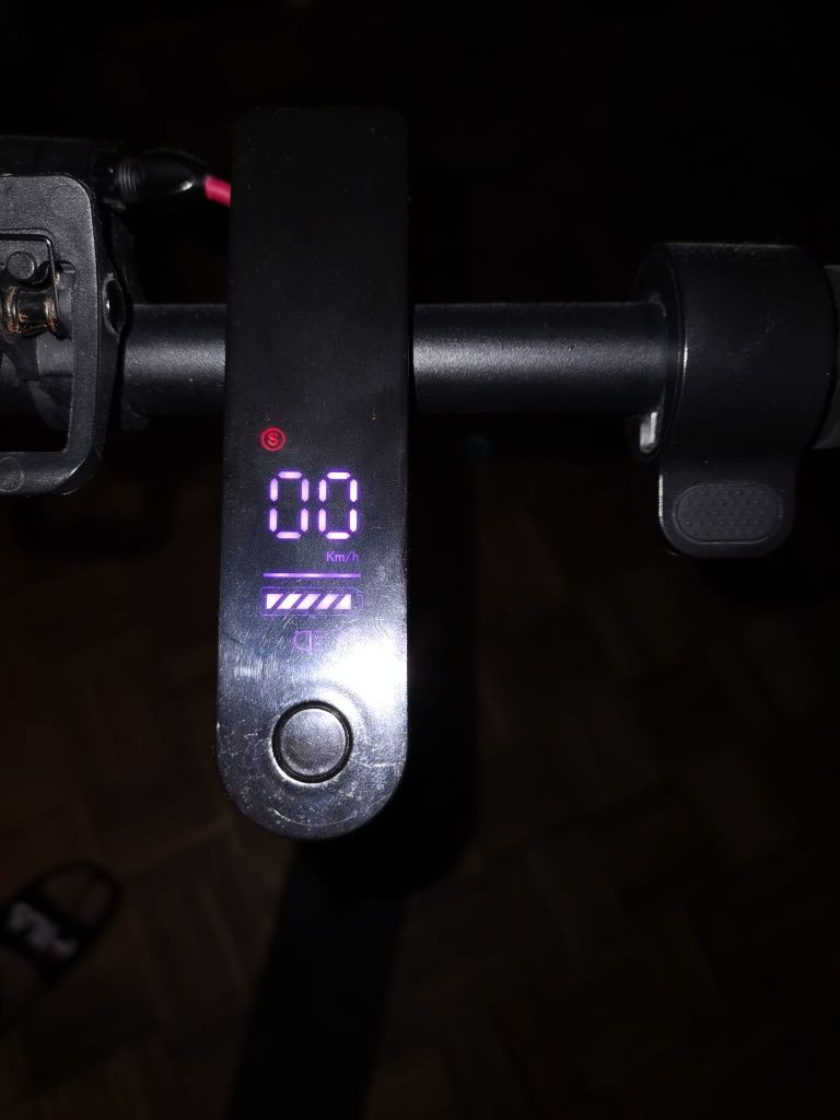 Vende-se trotinete usado preço negociable.