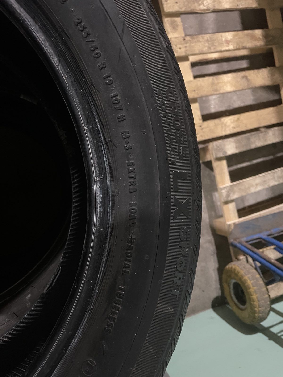 235/50 R19 Continental cross contact XL sport