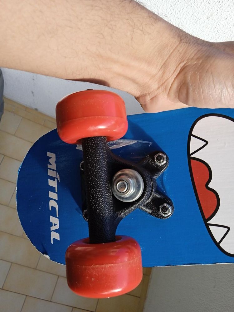 Skate infantil com capacete