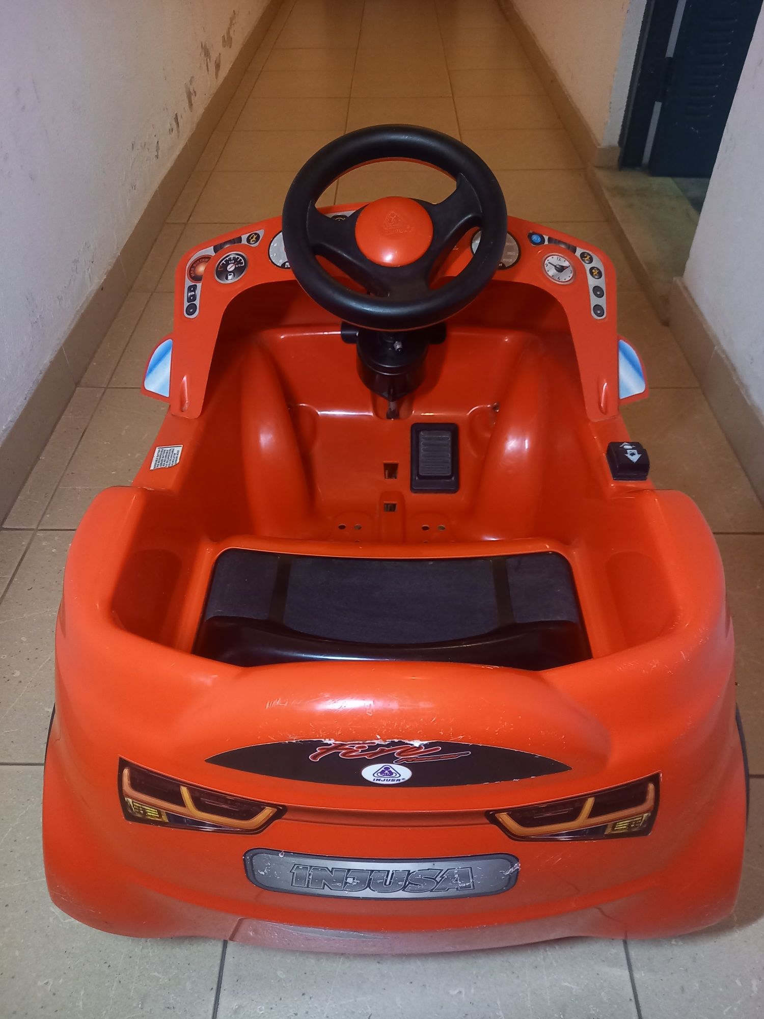 Carro eléctrico de criança - "Injusa Fire Racer" 6V