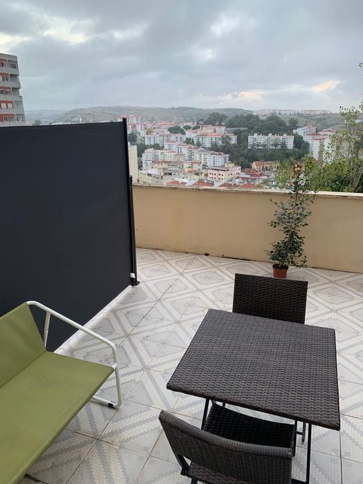 3 Quartos Amplos Para Arrendar em Casa Remodelada