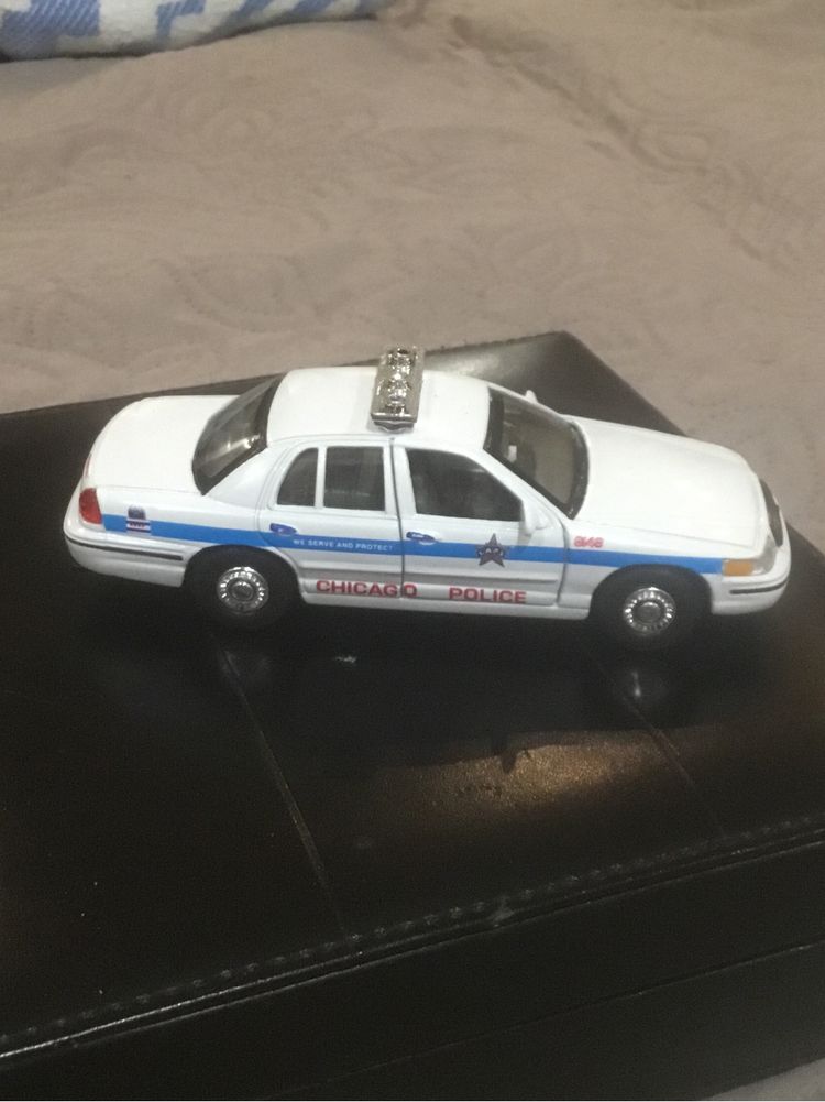 Машинка модель Realtoy Ford Crown Victoria