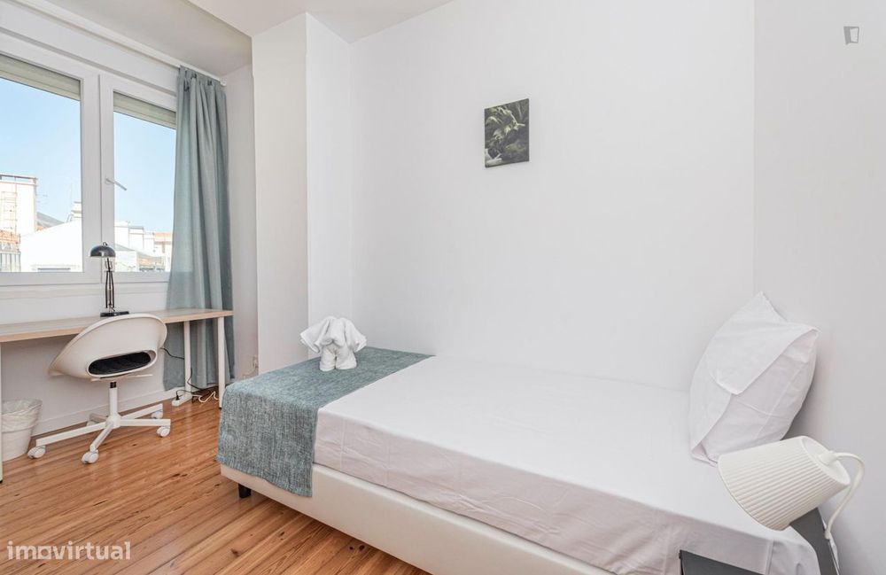 803648 - Quarto com cama de solteiro, com casa...