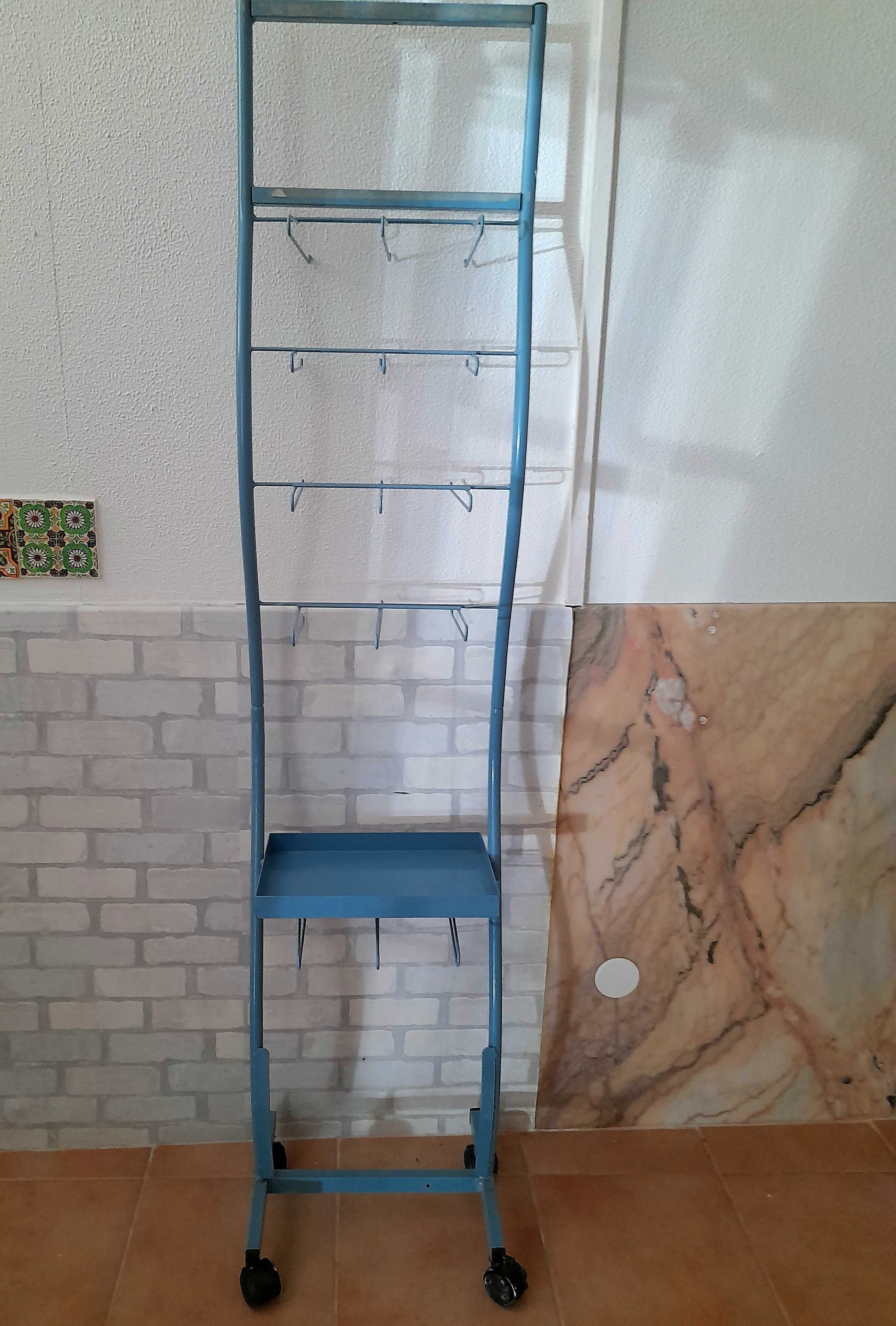 Expositor azul para Loja, brindes, escritório em ferro, com rodas