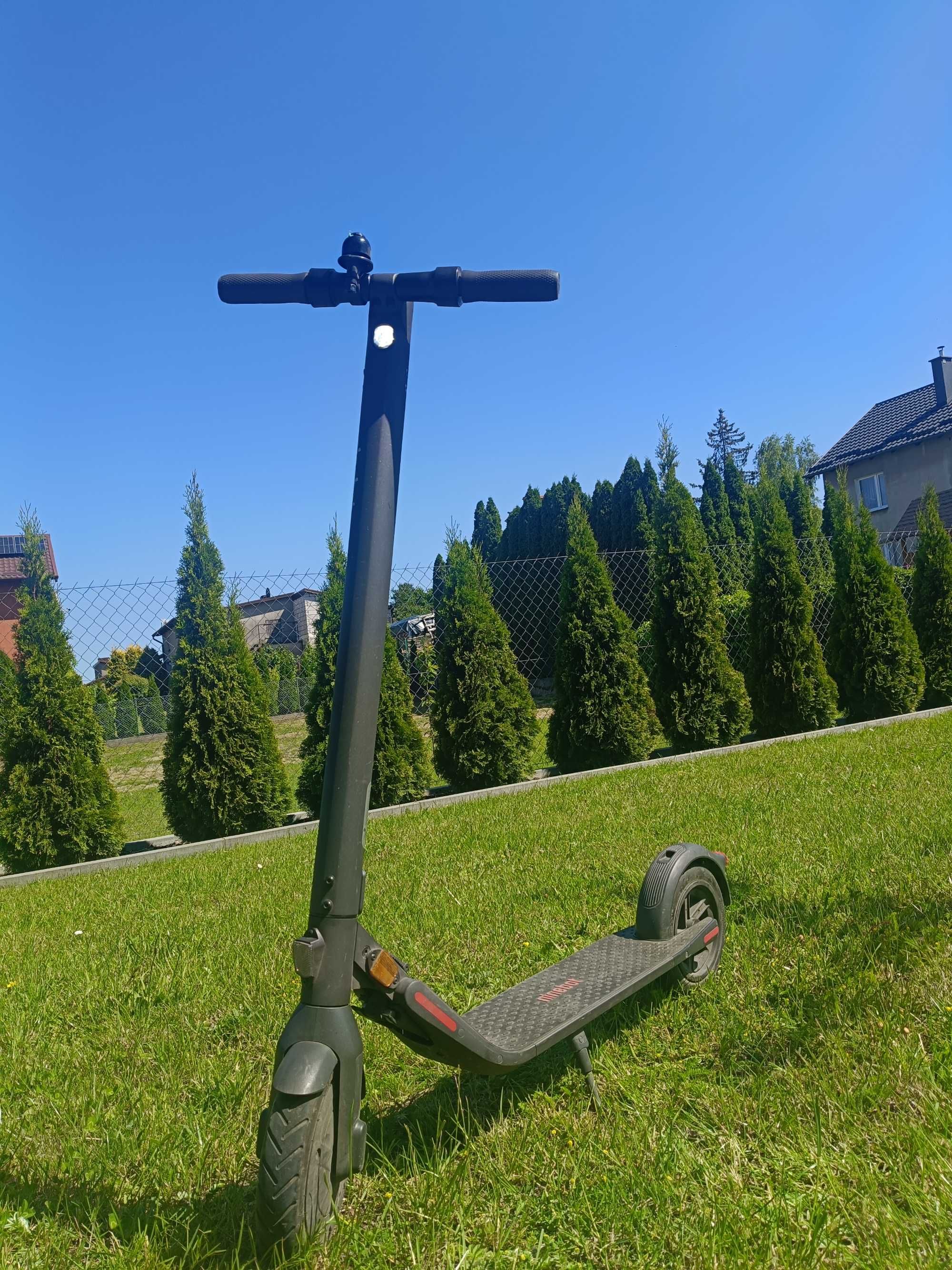 Hulajnoga elektryczna ninebot scooter E22E