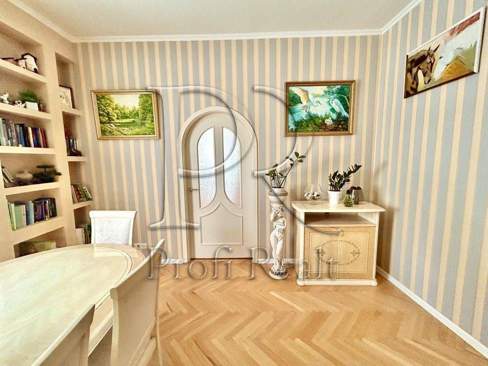 Продаж 3-х кім. квартири біля метро Святошино, по вул. Депутатські 4/6