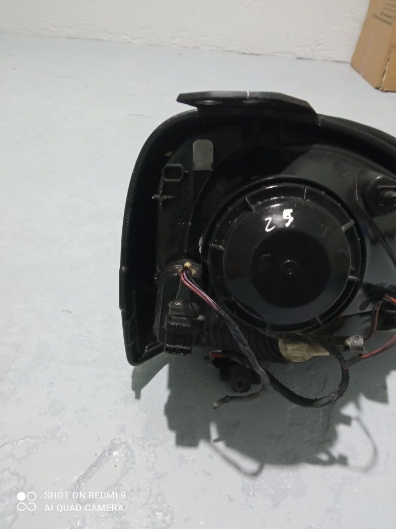 Farol esquerdo Renault Kangoo 1997 a 2003