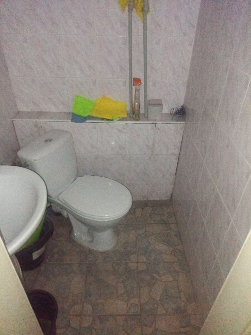 Сдается помещение в самом центре Славянска. 200м от площади. 30 кв м.