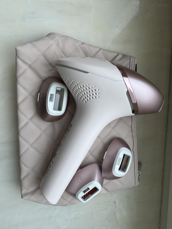 Фотоепілятор Lumea від Philips
серії 9900
BRI977/00