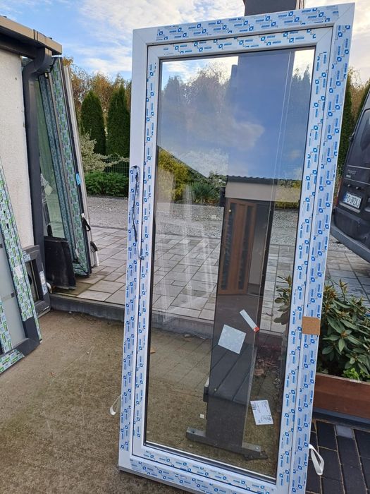 Drzwi balkonowe 90x210 białe trzyszybowe