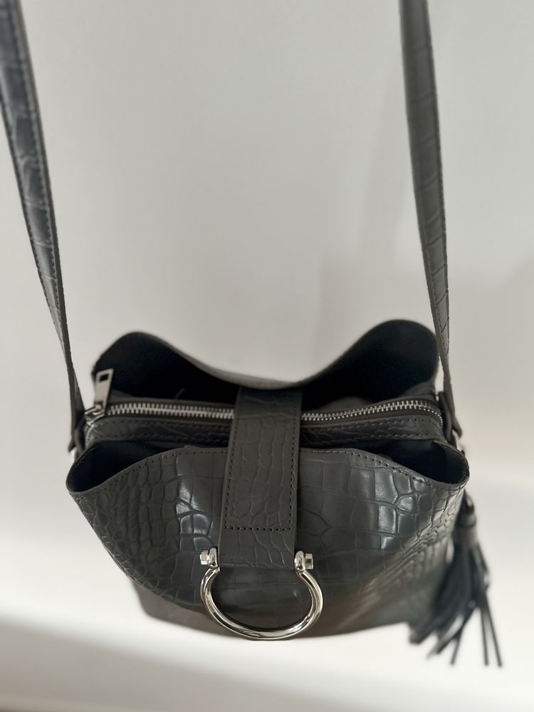 Szara listonoszka torebka na ramię crossbag pojemna przegródki