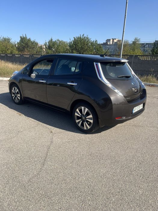Продам nissan leaf