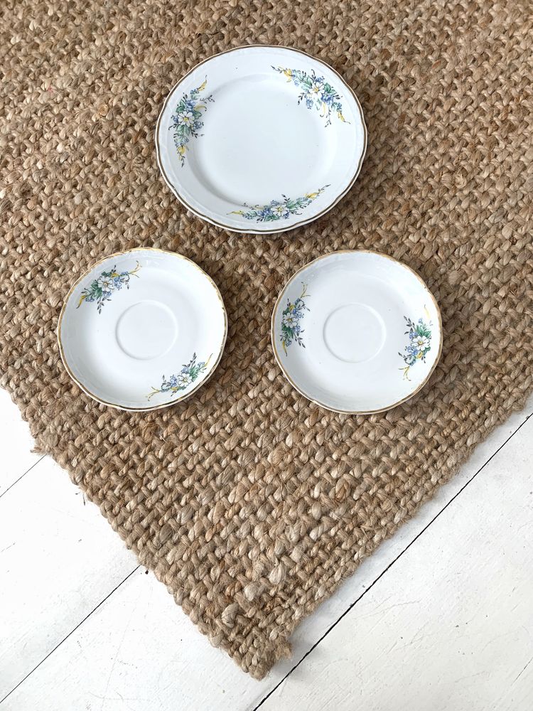 Talerze komplet zestaw białe wzory kolorowe kwiaty boho porcelana