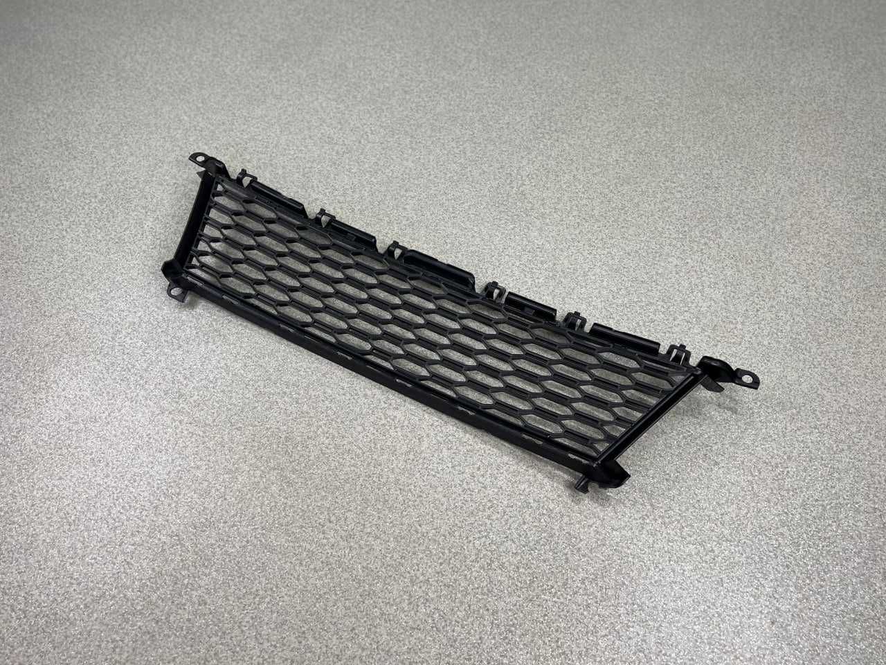 Решітка бампера центральна BMW 3 (G20/G21) M-pak 51118069367