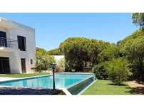 Moradia com piscina e área total de 1262m2 na Praia Verde, em Altur...