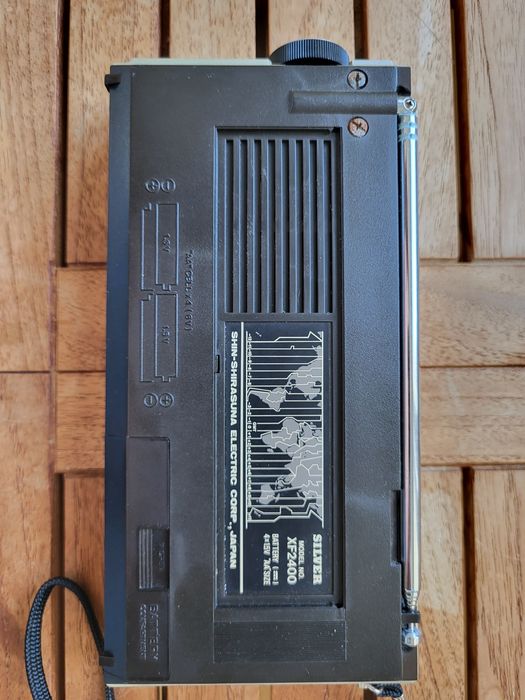 RÁDIO PORTÁTIL RETRO Silver XF2400 - Em Bom Estado