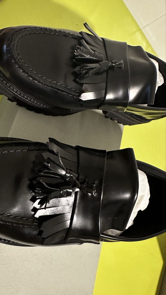 Sapatos em pele