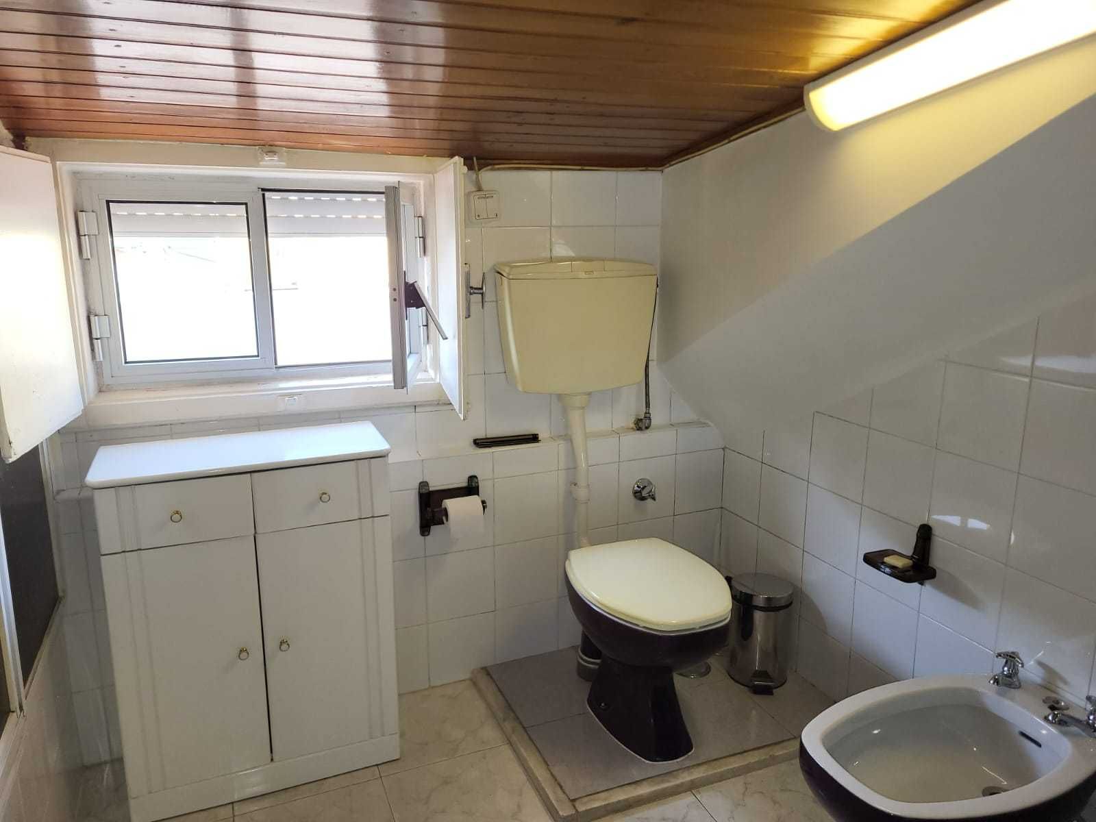 Arrendo quarto com wc próprio a estudante a 2 min. IST