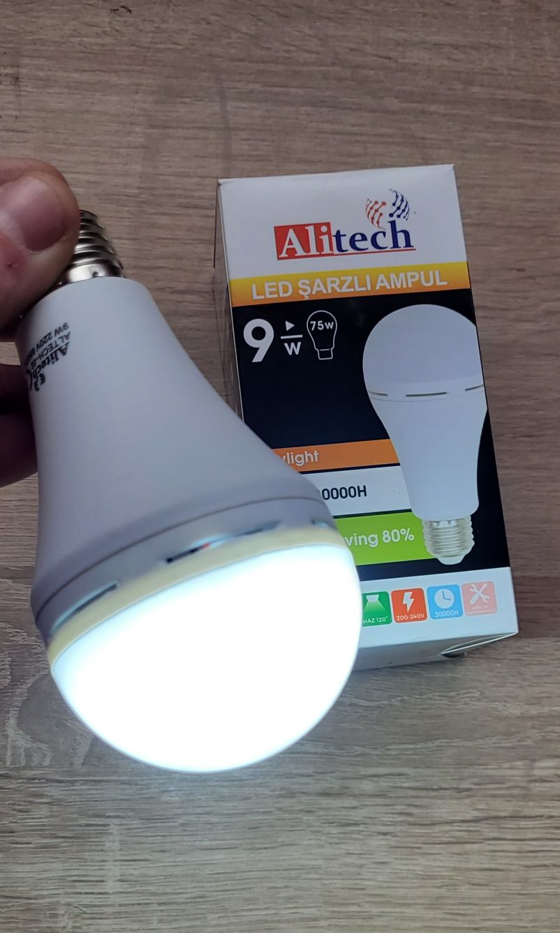 Акумуляторна лампочка 9w AliTech