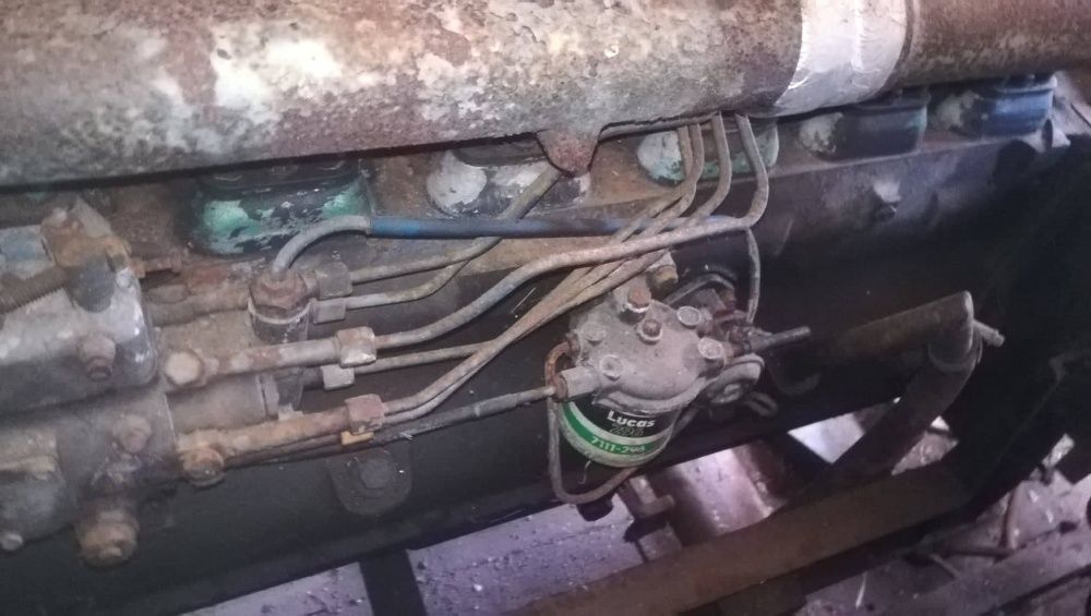 Motor Diesel 6 cilindros arrefecido a ar.
