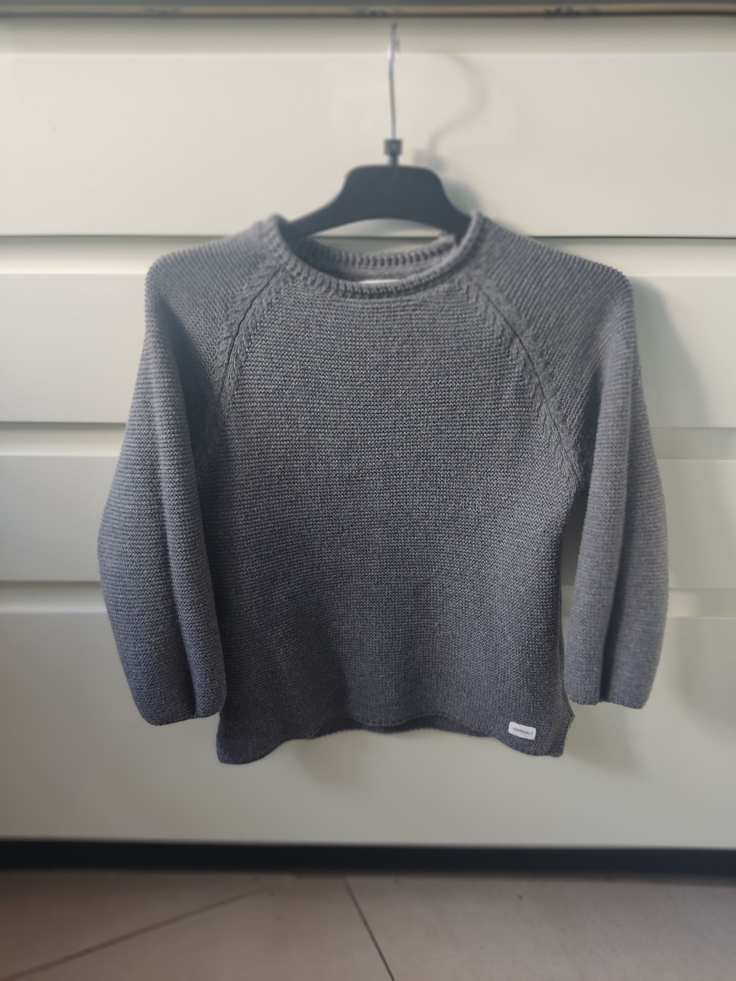 Sweterek firmy Zara rozmiar 104