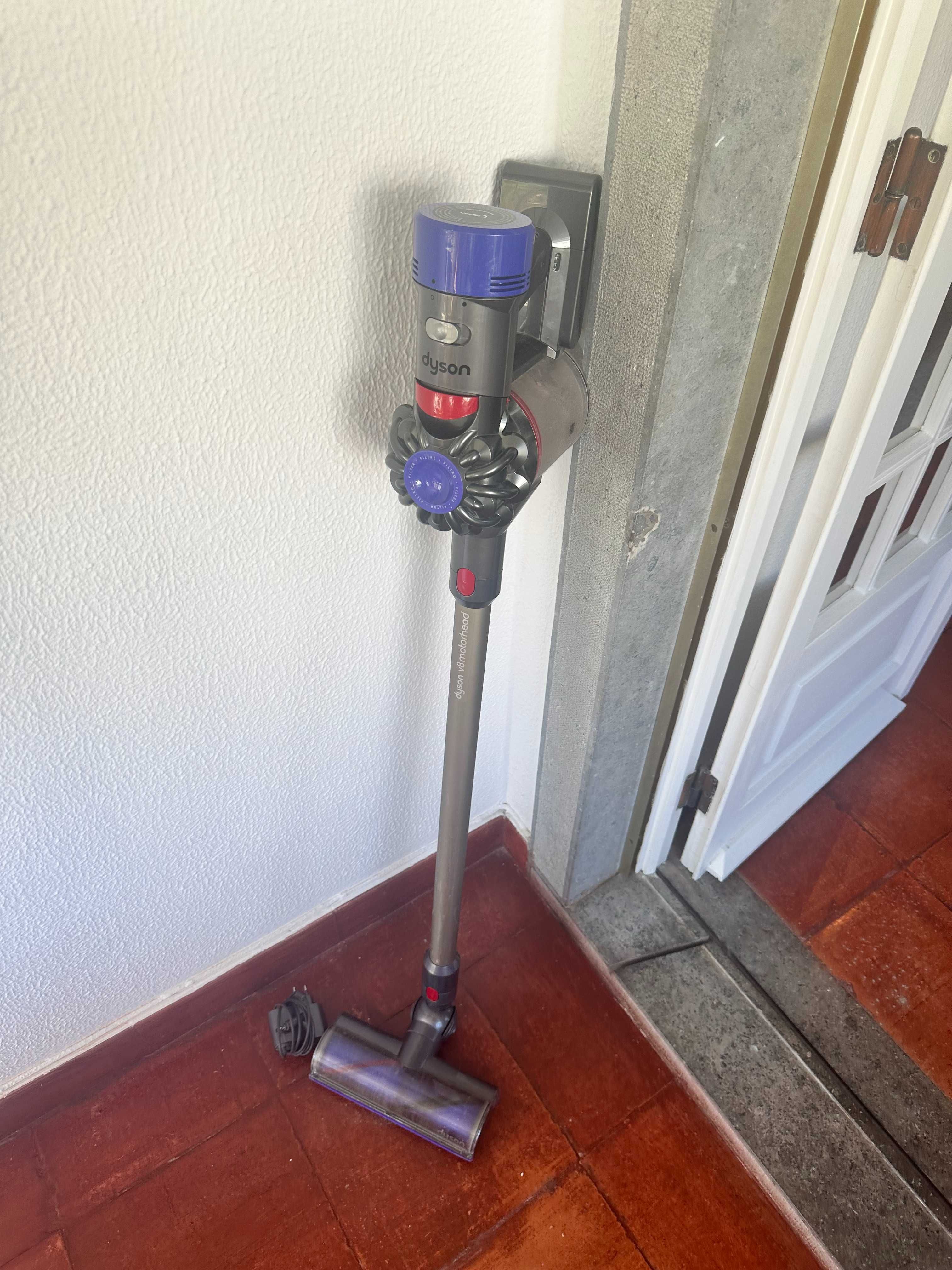 Dyson V8 - 125 Euros