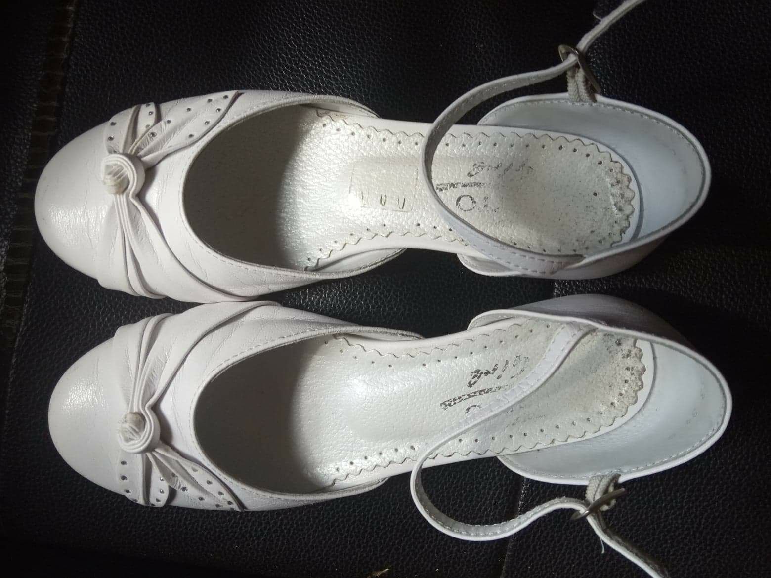 Buty komunijne r. 34